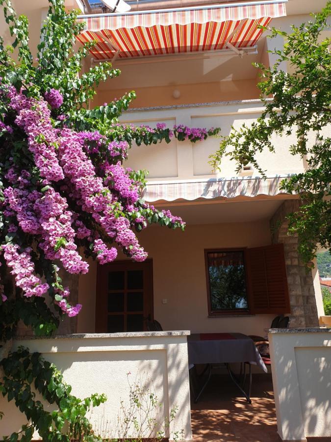 Apartments Davorka Banjol Εξωτερικό φωτογραφία
